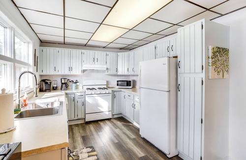 Sister Lakes Cottage | Sister Lakes Cottage w/Dock & Grill!
