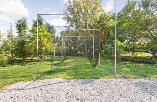 Westfield House | Sleeps 10, Indoor and Outdoor Theaters, Batting Cage, & Games!