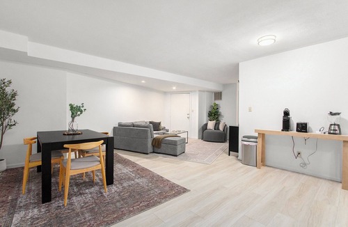 Harbert House | Sleeps 18 | Private Building | 3 Min to Warren Dunes |
