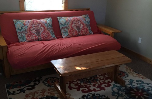 Hastings Cottage | SMALL 1 BEDROOM COTTAGE FOR SHORT TERM 30 DAY RENTAL