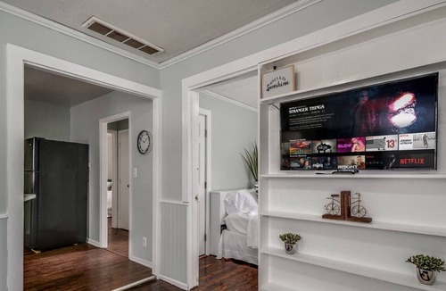 Pontiac Cottage | Small and comfortable beauty near Waterford/Pontiac border