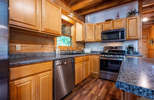 Helmsburg Cabin | Snuggled Inn | Private Brown County Log Cabin on 12 Wooded Acres