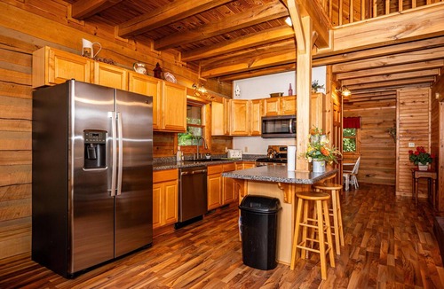 Helmsburg Cabin | Snuggled Inn | Private Brown County Log Cabin on 12 Wooded Acres