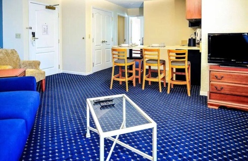 Mishawaka Villa | South Bend | Campus Crew Stay | Pool + Hot Tub | 2BR Condo