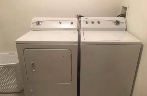 Chicago Ridge Apartment | Spacious 2-bedroom apartment in perfect Chicago Ridge with Central AC & Heat