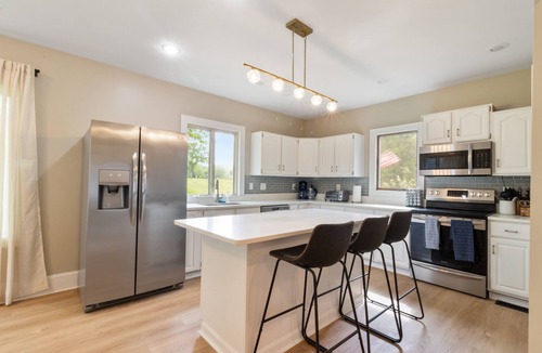 Oakley House | Spacious 3 bed 2.5 bath 2pk spot