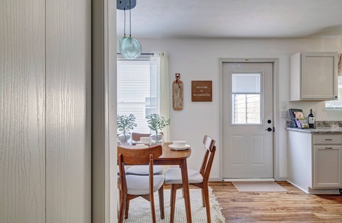Bloomington House | Spacious 3bd Home~10min IU Baseball~2 K Beds~Huge Kitchen~Fire Pit+Ping Pong