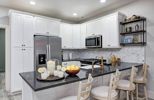 Babe Denny House | Spacious 4-bed house in Indianapolis 5 min to Lucas Oil and Convention Center