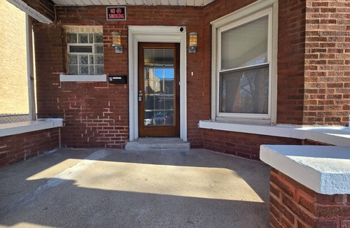 Woodlawn Apartment | Spacious 4-bedroom apartment in fabulous Chicago with WiFi, AC