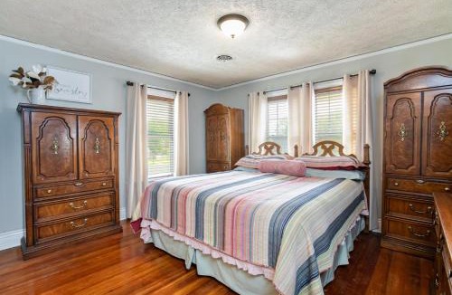 Northeast South Bend House | Spacious 4-Bedroom Home 1 Mi to ND Stadium!