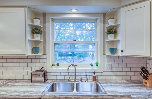 Holland House | SPACIOUS 4 BEDROOM HOUSE NEAR HOLLAND STATE PARK PET FRIENDLY