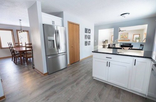 Kalamazoo House | Spacious 5-bedroom Kalamazoo Contemporary Retreat