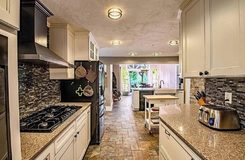 Indianapolis House | Spacious 5 bedroom Farmhouse Perfect for Family/Friend Reunions