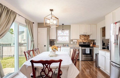 Maxwell House | Spacious 5-bedroom house in peaceful NE Indianapolis Subdivision