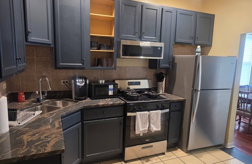 Woodlawn Apartment | Spacious Charming 4BD/2BTH in Woodlawn Near the University of Chicago!