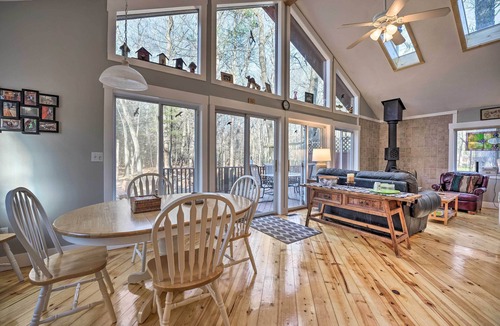 Montague Cabin | Spacious Family Escape: Walk to Lake Michigan!