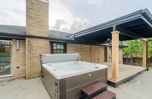 Bloomington House | Spacious Family Retreat - 4BR/3BA w/Pool & Hot Tub, Sleeps 10