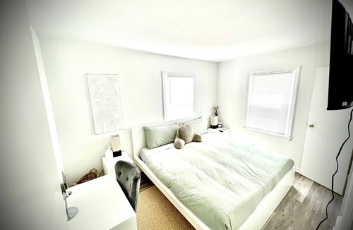 South Bend House | Spacious Home 8 min to ND and Memorial Hospital