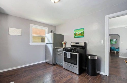 John Ball Park House | Spacious Home Downtown GR