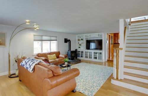 Woodland Beach House | Spacious Lakefront House w/Backyard Fire Pit