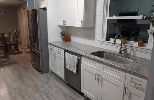 Georgetown House | SPACIOUS Renovated Home 2 Miles to ND Campus w/OUTDOOR TV, Firepit🔥, Big Yard