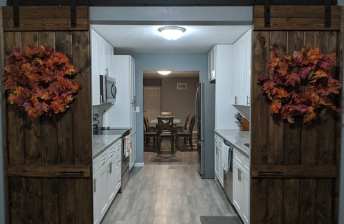 Georgetown House | SPACIOUS Renovated Home 2 Miles to ND Campus w/OUTDOOR TV, Firepit🔥, Big Yard