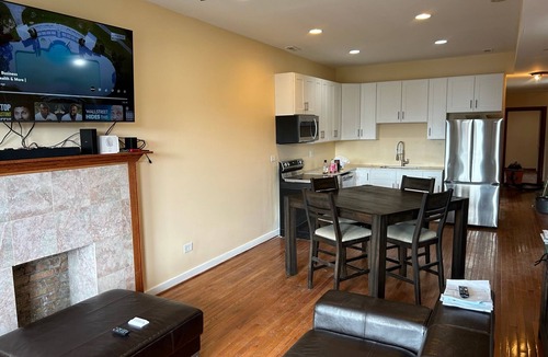 Woodlawn Condo | Spacious Three Bedroom Condo near University of Chicago