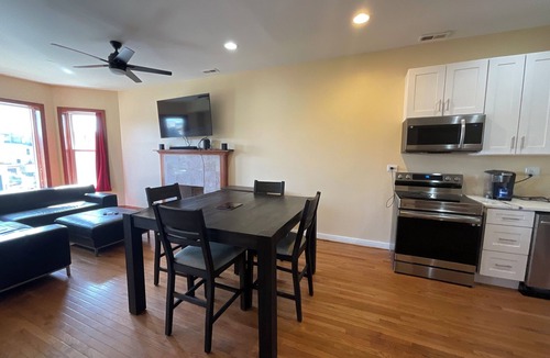 Woodlawn Condo | Spacious Three Bedroom Condo near University of Chicago