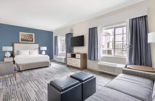Mishawaka Hotel | Spacious TWO 1BR Unit Perfect for Game Day Weekends Near Notre Dame Stadium
