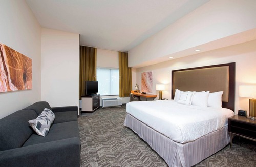 Alpine Center Hotel | SpringHill Suites by Marriott Grand Rapids North