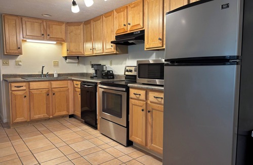 Bloomington House | Stadium Stroll Garden Level | Walk to Football| 2 BRs · 1 Bath · Sleeps 6