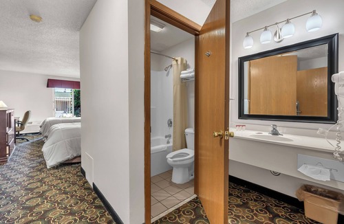 Norway Hotel | Standard Double with Patio at Indiana Beach Hotel