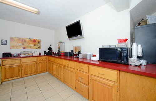 Charlotte Hotel | Stay Near Downtown with Free Parking and Free Breakfast | 2 Units