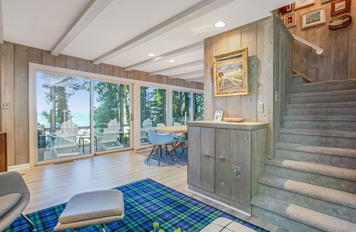 Fennville House | Stay on Lake Michigan ~ Private Hot Tub, Fire Pit, Lakeside Deck!