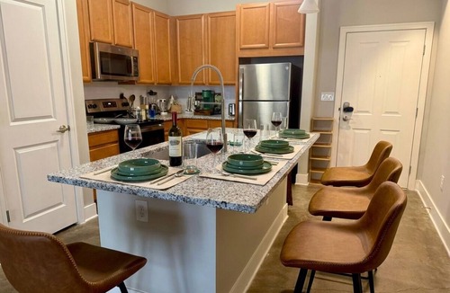 South Bend Apartment | Steps from Notre Dame The Emerald Suite+ Parking
