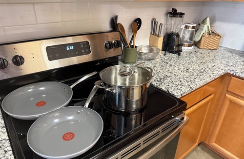 South Bend Apartment | Steps from Notre Dame The Emerald Suite+ Parking