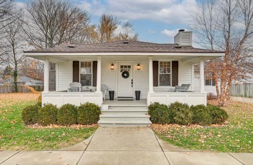 Three Oaks House | Steps to Elm St: Gorgeous Double-Lot Getaway