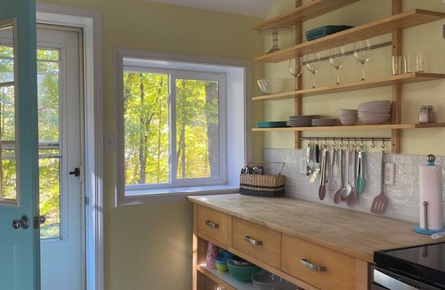 South Haven Cottage | Strawberry Hill Cottage South Haven - Bike Trail, Wineries, Wooded Retreat