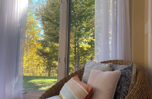 South Haven Cottage | Strawberry Hill Cottage South Haven - Bike Trail, Wineries, Wooded Retreat
