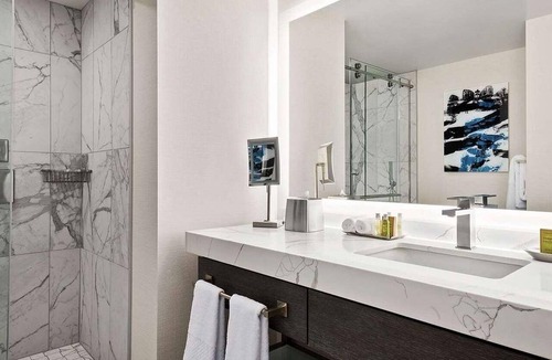 Streeterville Resort | Studio Plus at Hilton Grand Vacations Club Chicago Magnificent Mile Downtown