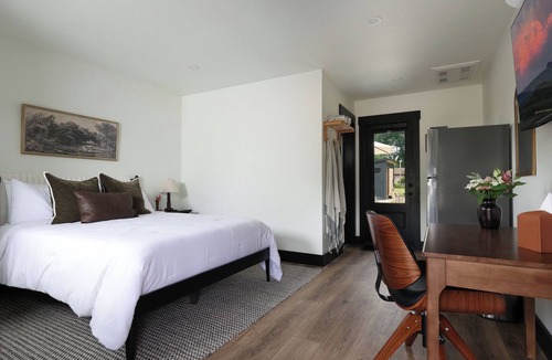 Jones Hotel | Studio room at The Timberlane inn- Steps from the lake.