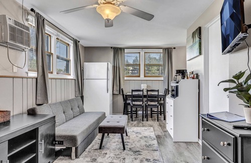 Aurora Apartment | Studio1120F/BigTV/PKG/near Chicago Outlet Mall/Downtown Aurora/Hollywood Casino