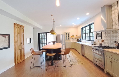 Lakeside House | Stunning home w/Private Association Beach 2 Screened Porches