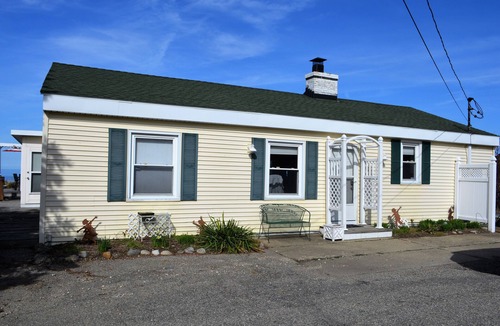West Olive Cottage | Stunning Lake Michigan views in our light, airy beachfront cottage. Sleeps 10.