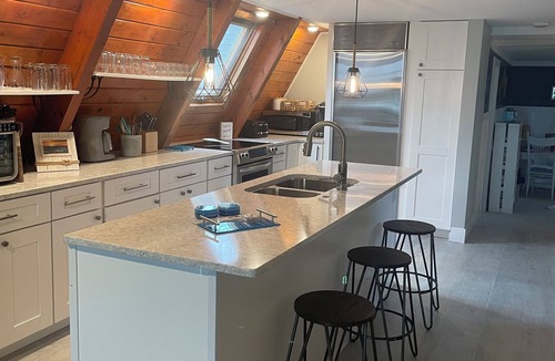 Shelby Ski Chalet | STUNNING LAKE MICHIGAN FRONTAGE- 5-bedroom A-FRAME, close to Silver Lake Dunes!