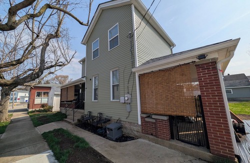 Lindenwald House | Stylish 2-bedroom house in superb Hamilton with cozy living spaces near downtown