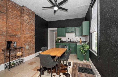 Walnut Hills Condo | Stylish, Modern Gem in the HIlls