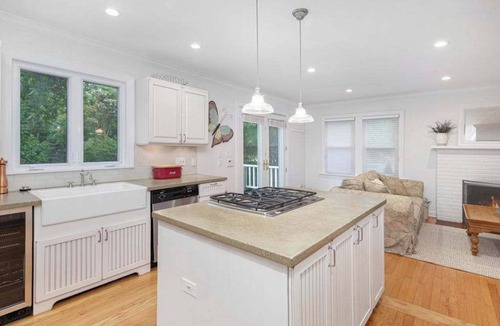 Lakeside House | Stylish & Well-Equipped Home with Private Outdoor Pool, WiFi, Deck, Gas Grill