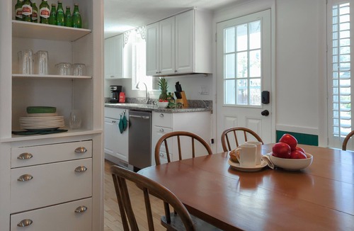 Spring Lake Cottage | Summer Escape by the Lake l Bluegill Cottage