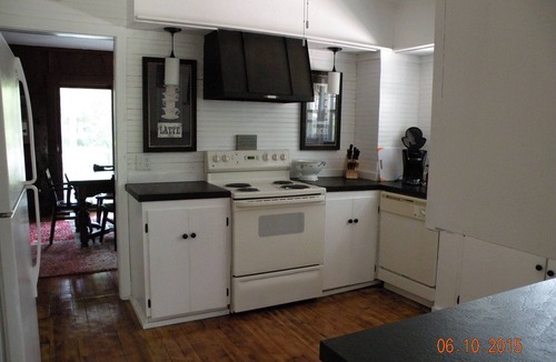 Saugatuck Cottage | Summer is Here! Bring the Family & the Dog and Walk Downtown!